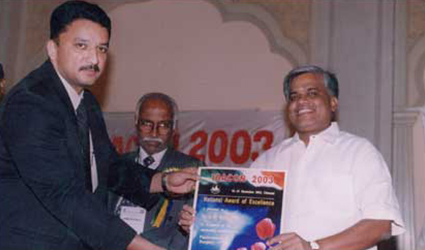 Prof. Dr. S.m. Balaji Receiving The National Award Of Excellence From Hon'Ble Mr. Thalavai Sundaram, Minister Of Health During Ioacon Conference.